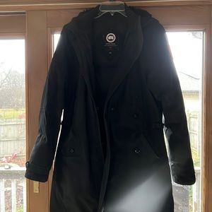 Canada Goose Kensington Style woman’s coat. Knee length, very warm coat !